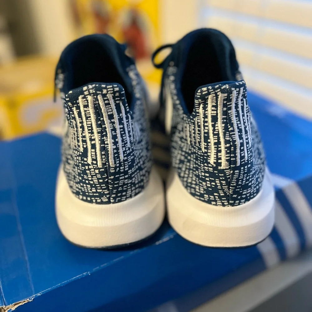 ADIDAS SWIFT RUN - Picture 6 of 9